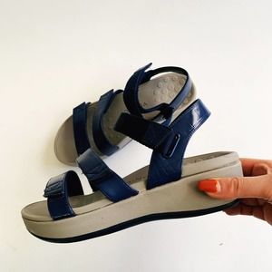 Vionic Misty Adjustable Strappy Wedge Sandals Comfort Shoes Navy Size 7 Wide